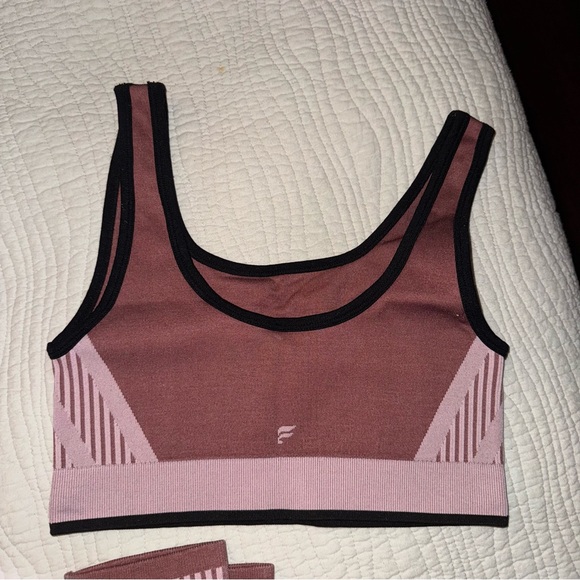 Fabletics Maroon Small Set - Picture 4 of 6